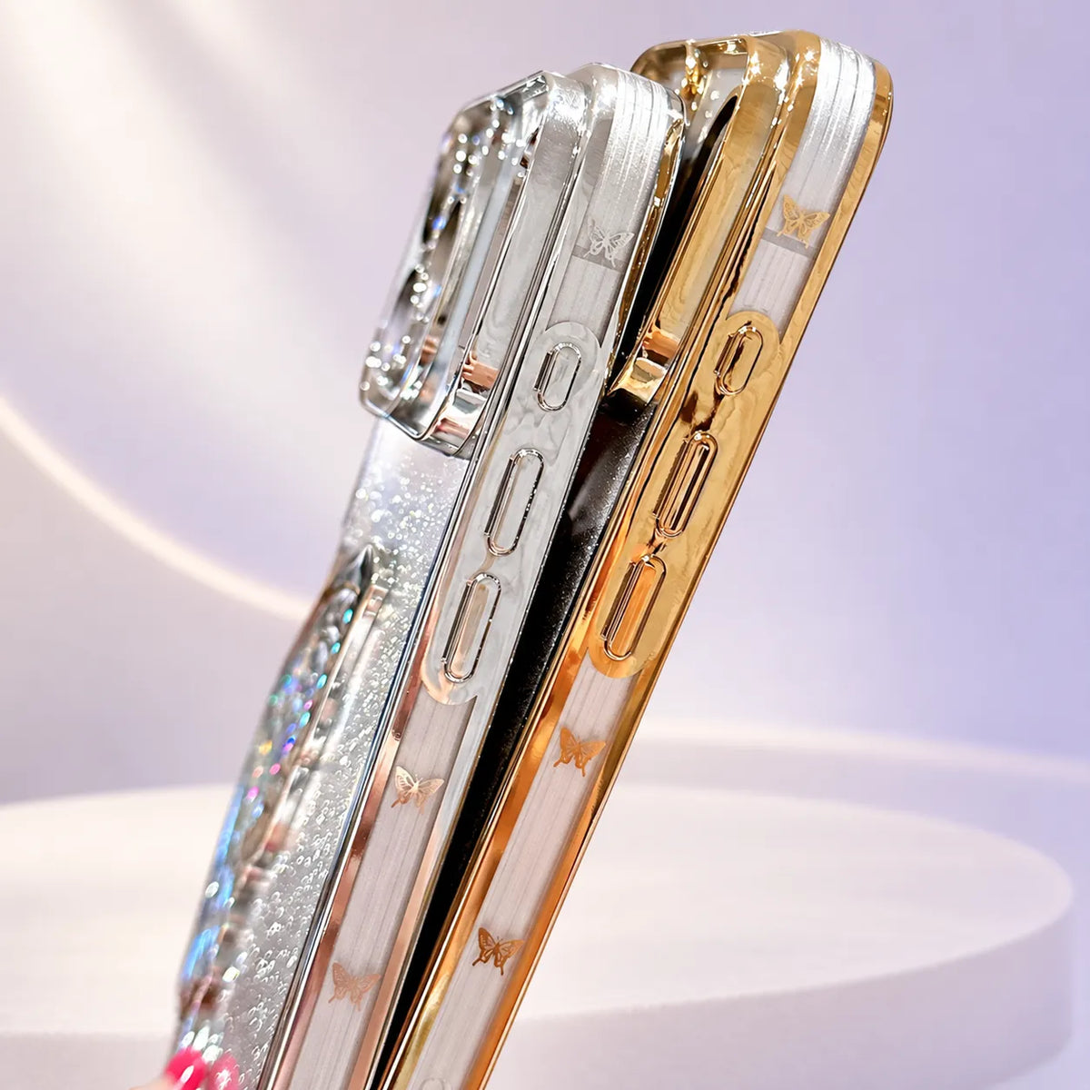 Deksel til iPhone 18/17/16/15/14/13/12 med 3D-sommerfugler og glitter – blankt, elektroplettert TPU-design